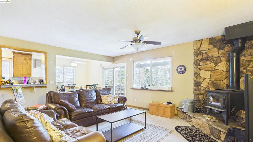 25481 David Dr Property Photo 3