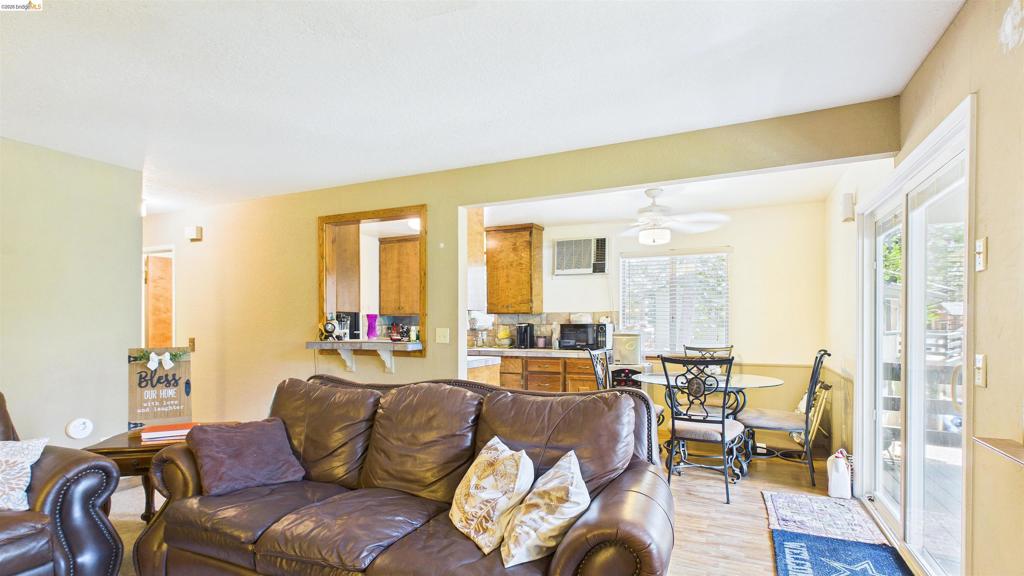 25481 David Dr Property Photo 4