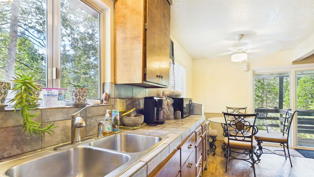 25481 David Dr Property Photo 6
