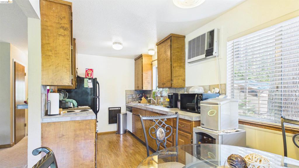 25481 David Dr Property Photo 7