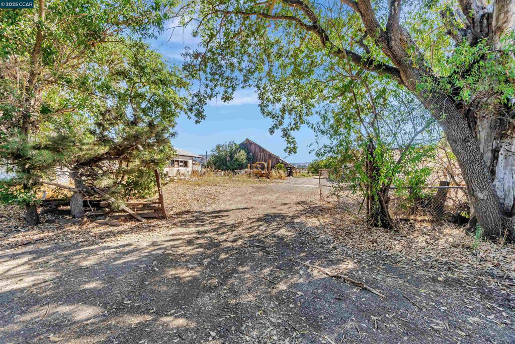 21200 Silva Road Property Photo 1