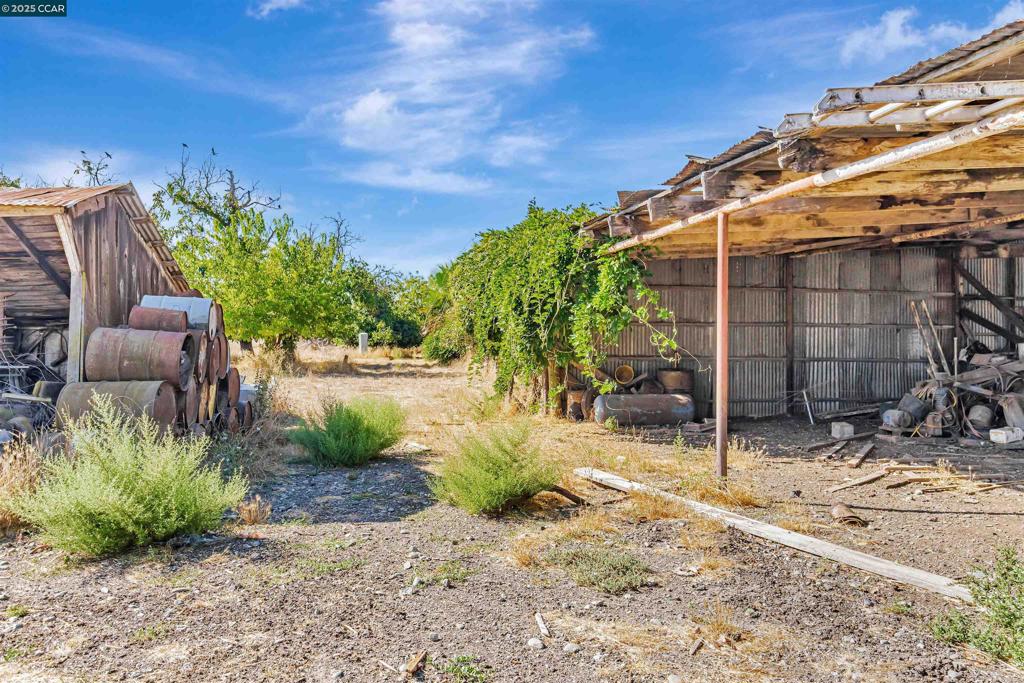 21200 Silva Road Property Photo 6