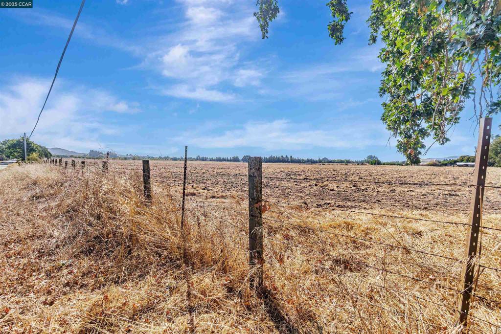 21200 Silva Road Property Photo 10