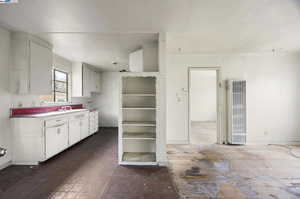 1450 Ward St Property Photo 7