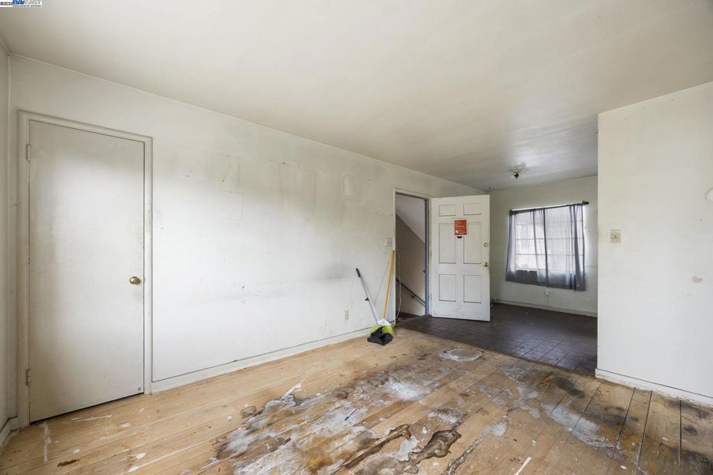 1450 Ward St Property Photo 10