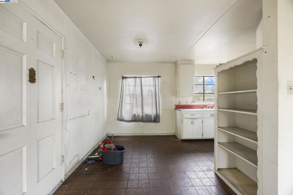 1450 Ward St Property Photo 11