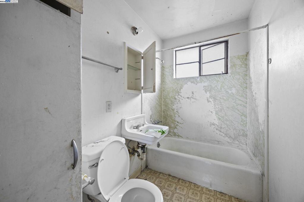 1450 Ward St Property Photo 14