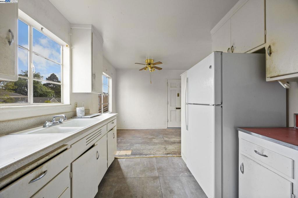 1450 Ward St Property Photo 22