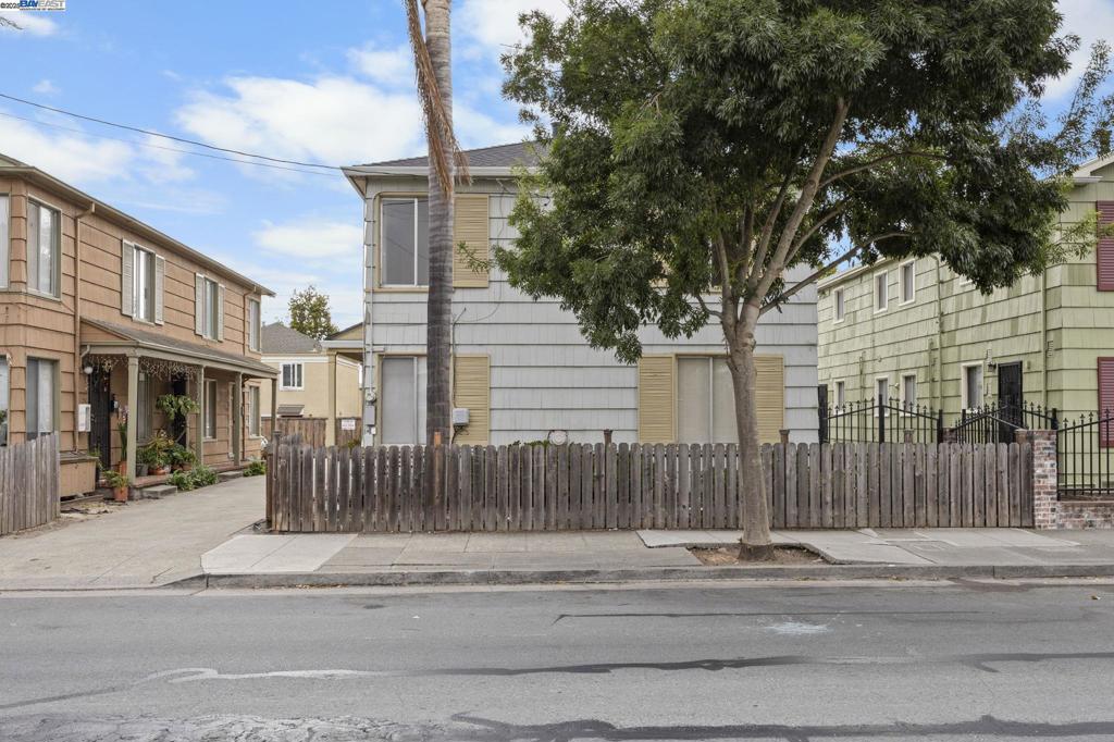 2774 Sacramento St Property Photo 6