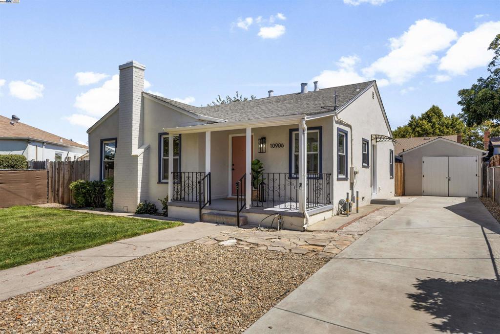 10906 Reposo Dr Property Photo 1