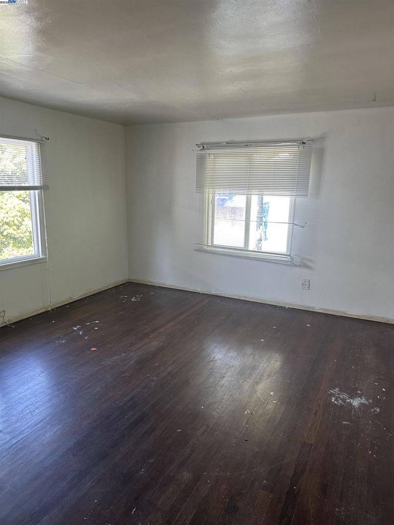 5651 Telegraph Property Photo 8
