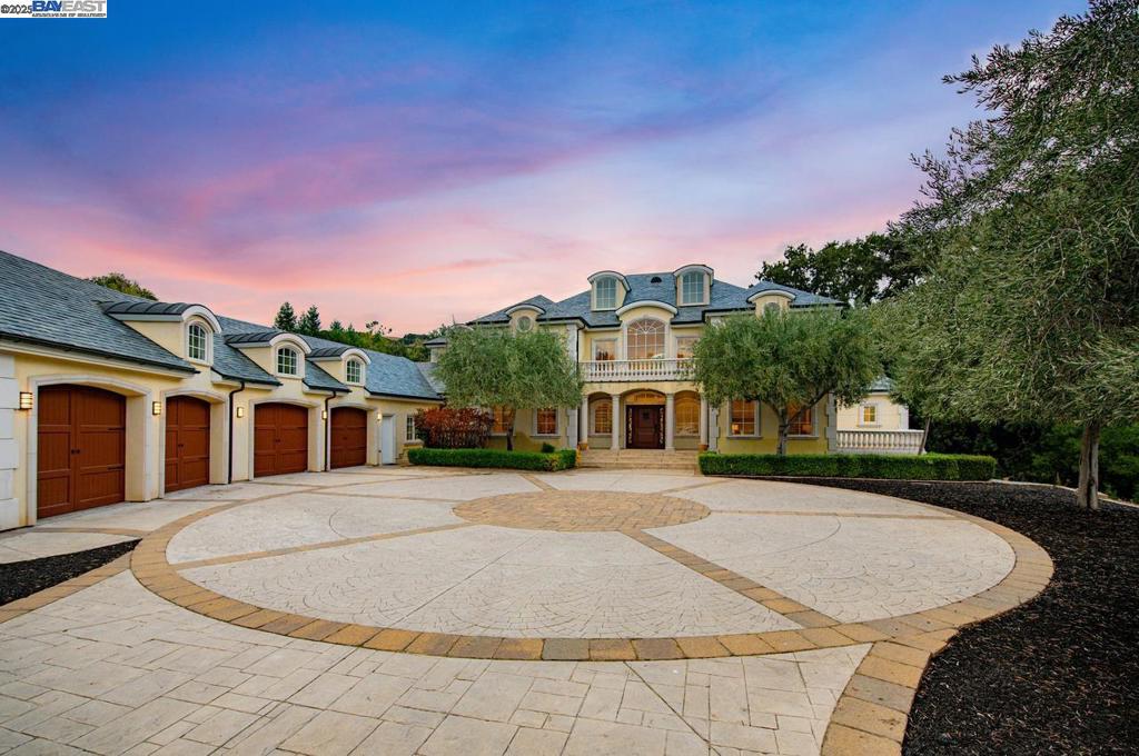 5360 Stonehurst Dr Property Photo 1