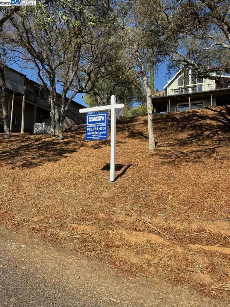 490 Bret Harte Dr Property Photo 2