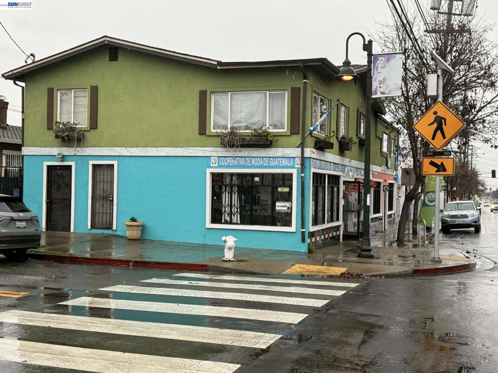 3700 Foothill Blvd Property Photo 4