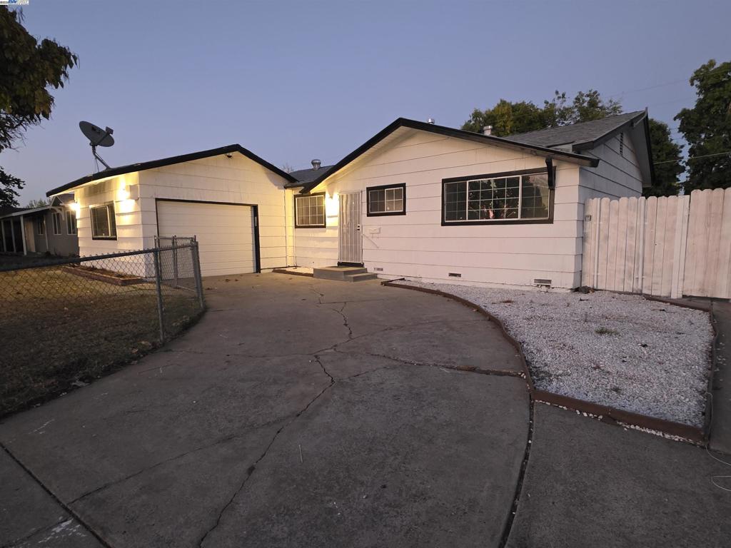 7527 24th Street Property Photo 2