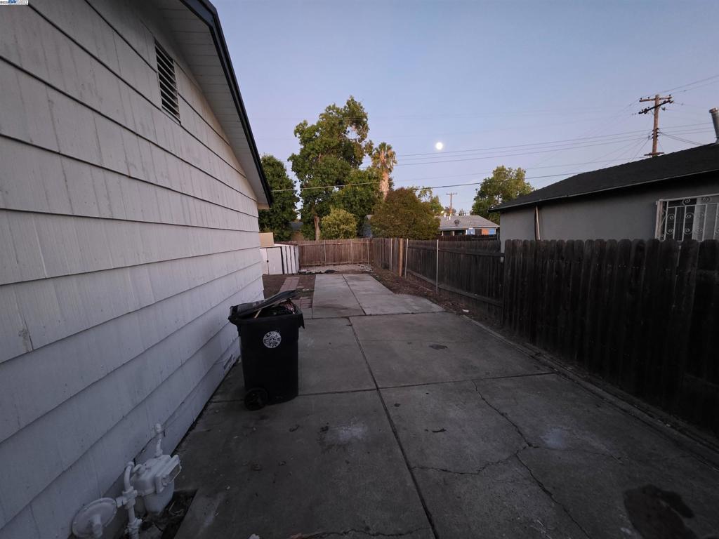 7527 24th Street Property Photo 3