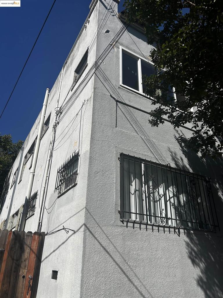 2816 Foothill Blvd Property Photo 2