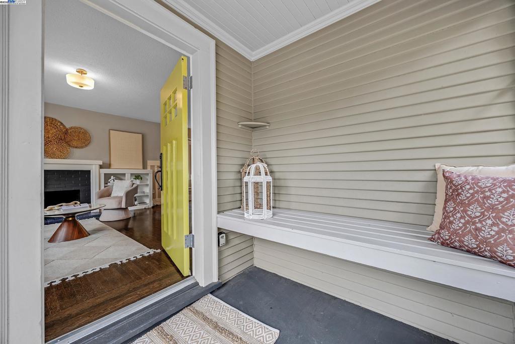 2230 Sacramento St Property Photo 3