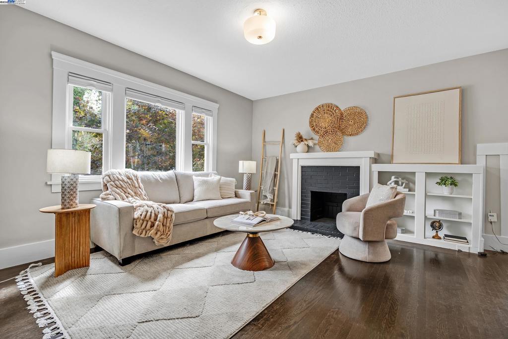 2230 Sacramento St Property Photo 4