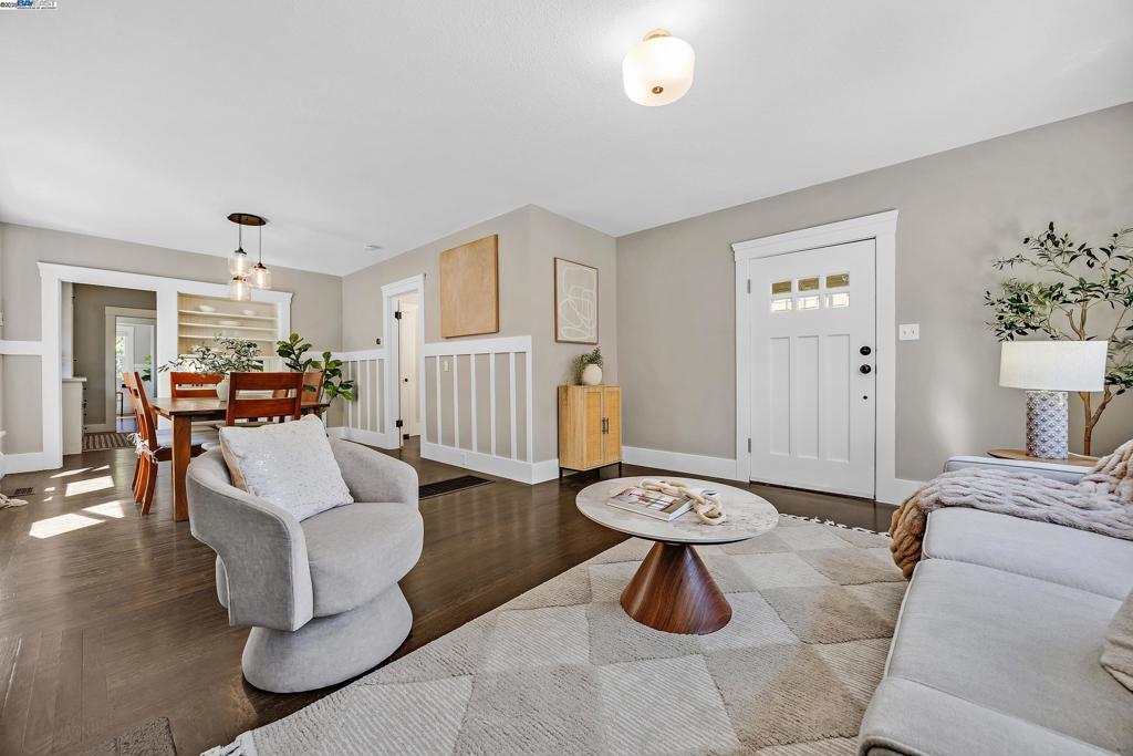 2230 Sacramento St Property Photo 5