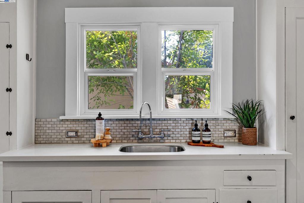 2230 Sacramento St Property Photo 18