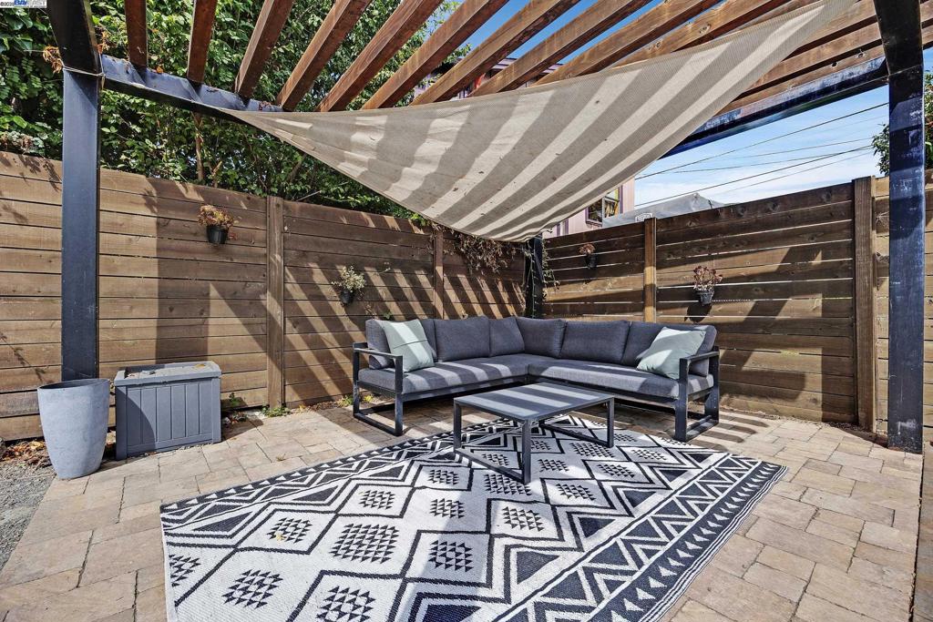 2230 Sacramento St Property Photo 23