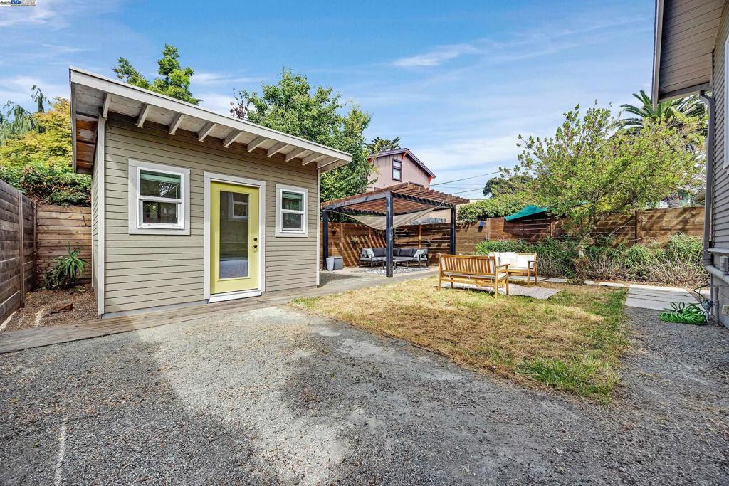 2230 Sacramento St Property Photo 25