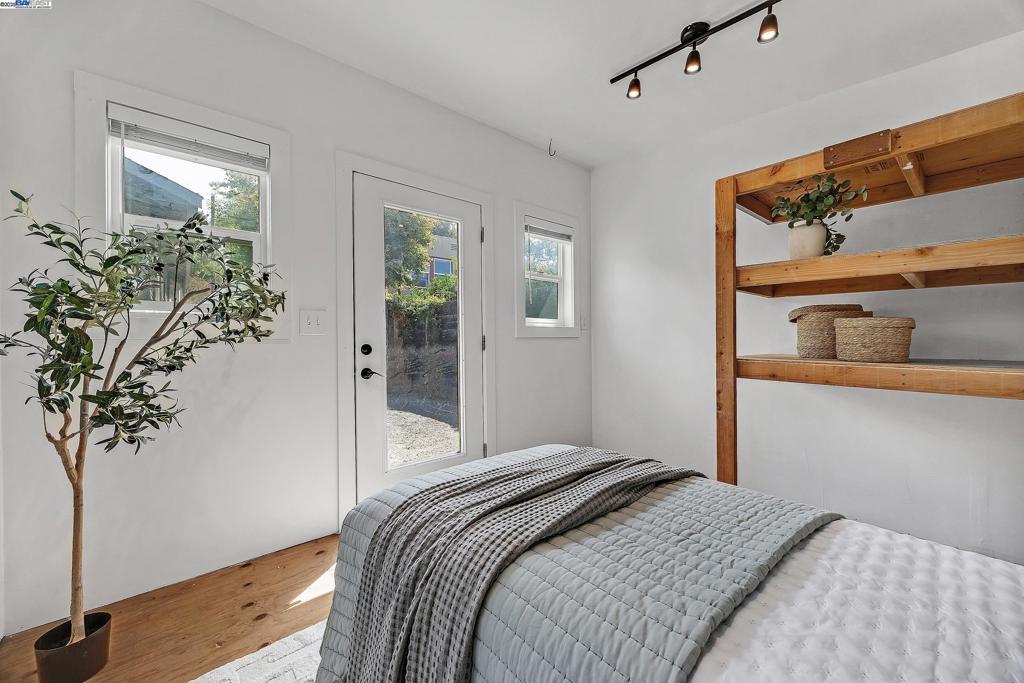 2230 Sacramento St Property Photo 27