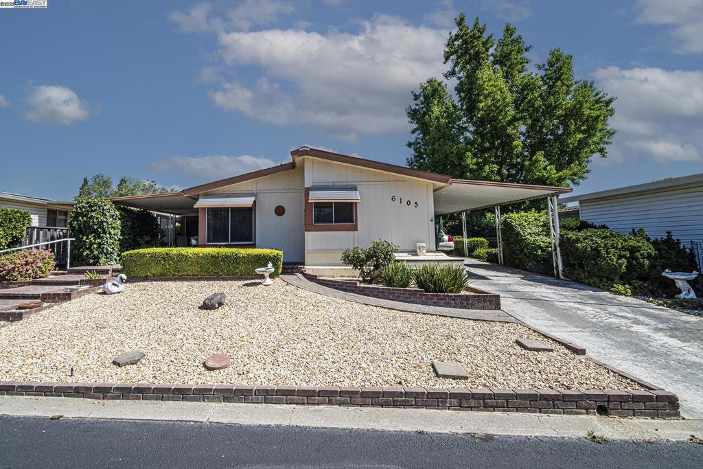 6105 Meiggs Court Property Photo 2