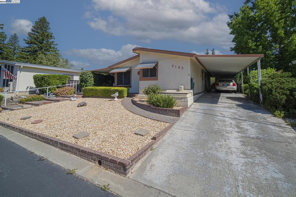 6105 Meiggs Court Property Photo 3