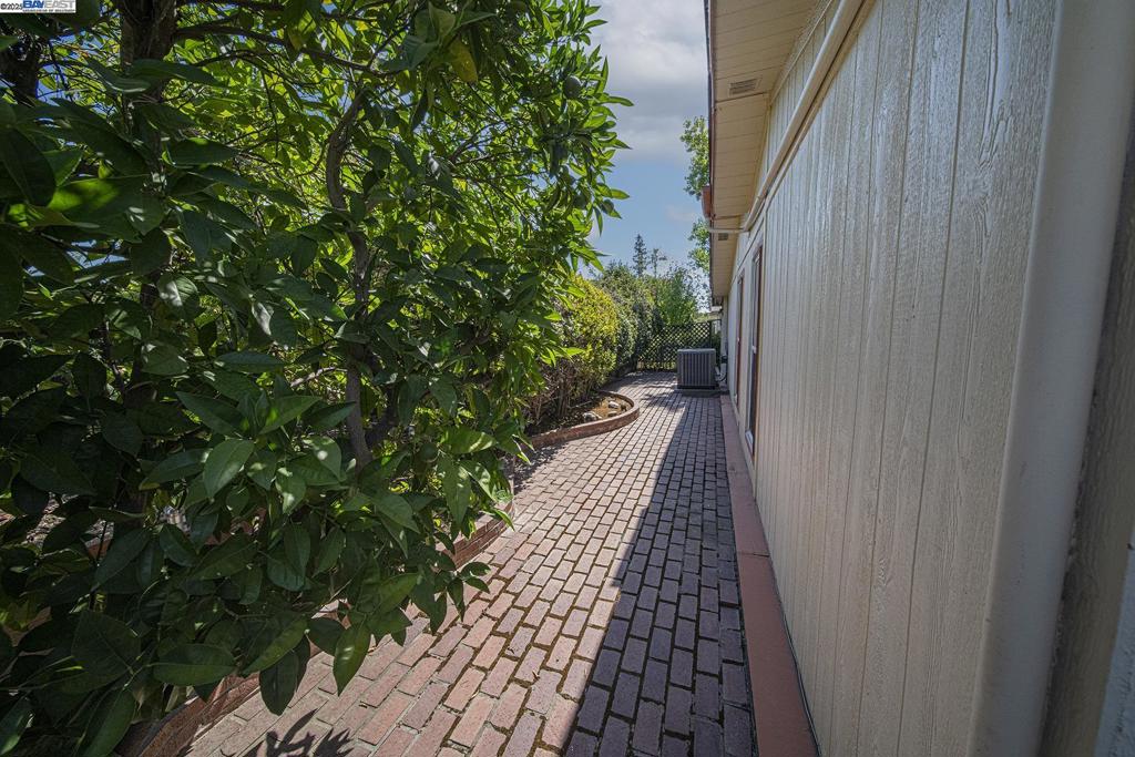 6105 Meiggs Court Property Photo 7