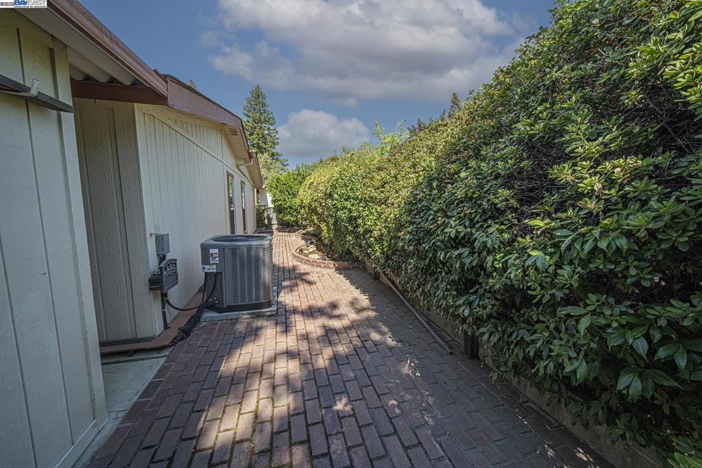 6105 Meiggs Court Property Photo 8