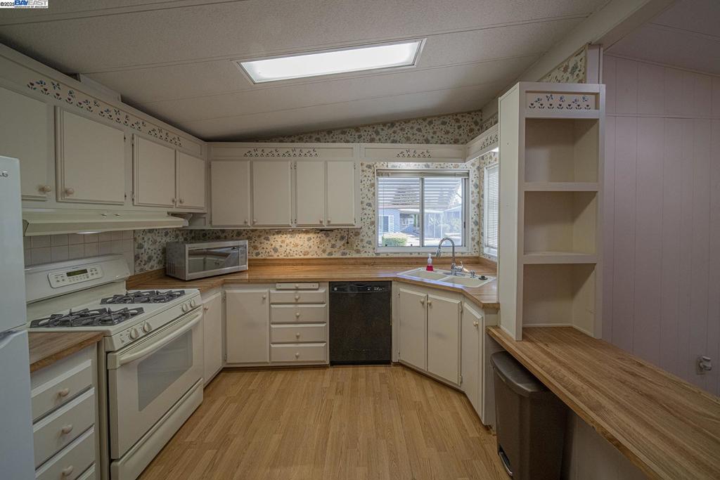 6105 Meiggs Court Property Photo 10