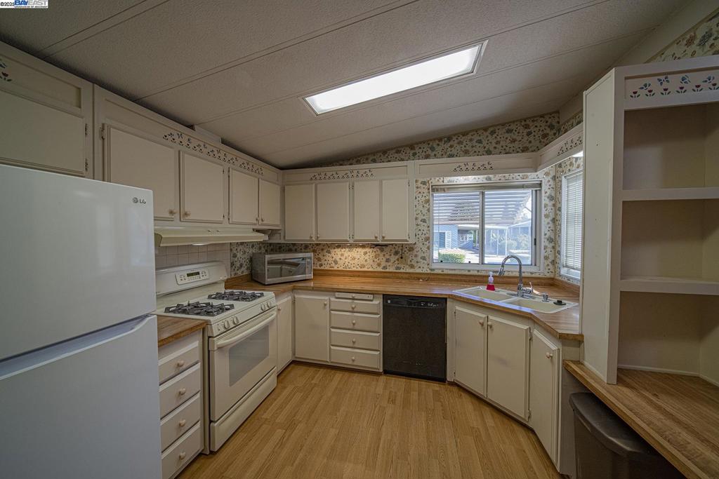 6105 Meiggs Court Property Photo 11