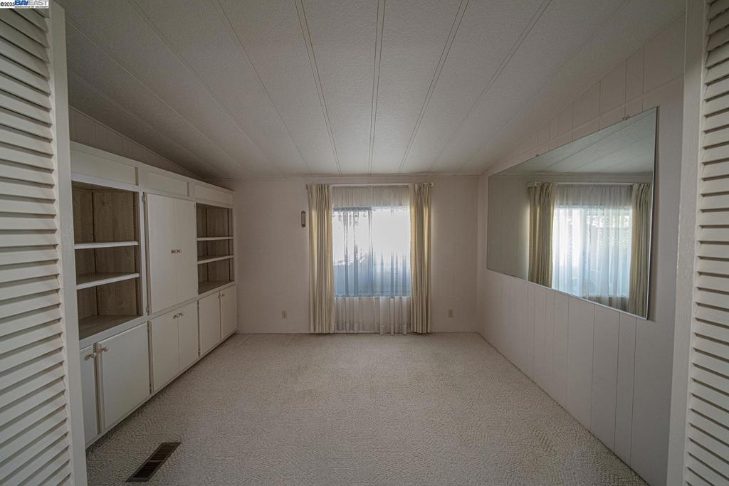 6105 Meiggs Court Property Photo 20