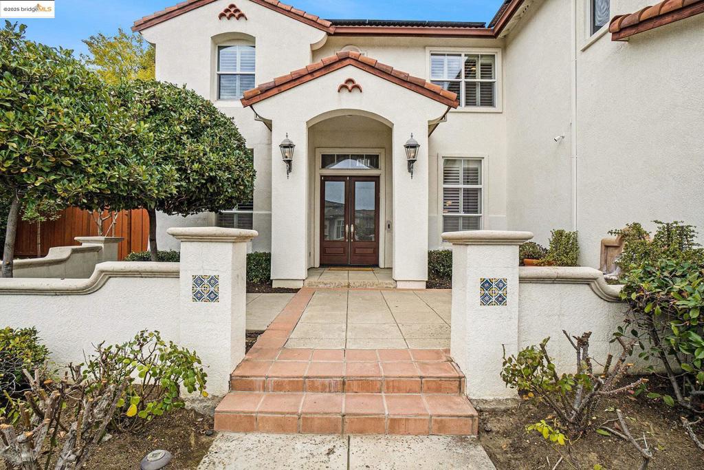 1914 Table Mountain Way Property Photo 2