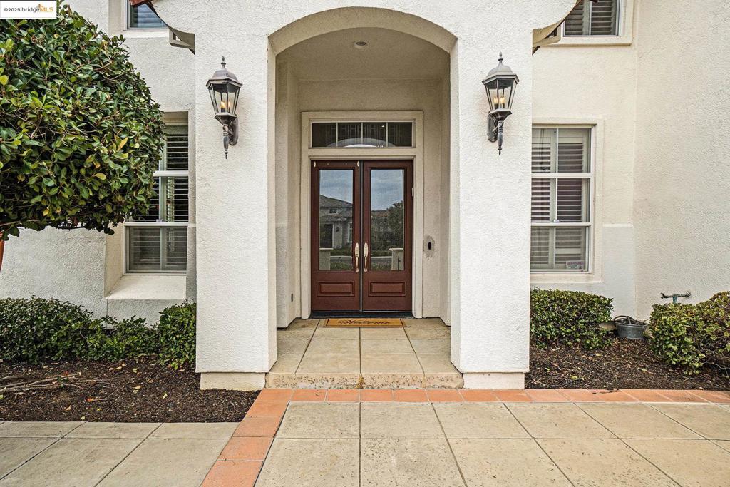 1914 Table Mountain Way Property Photo 3