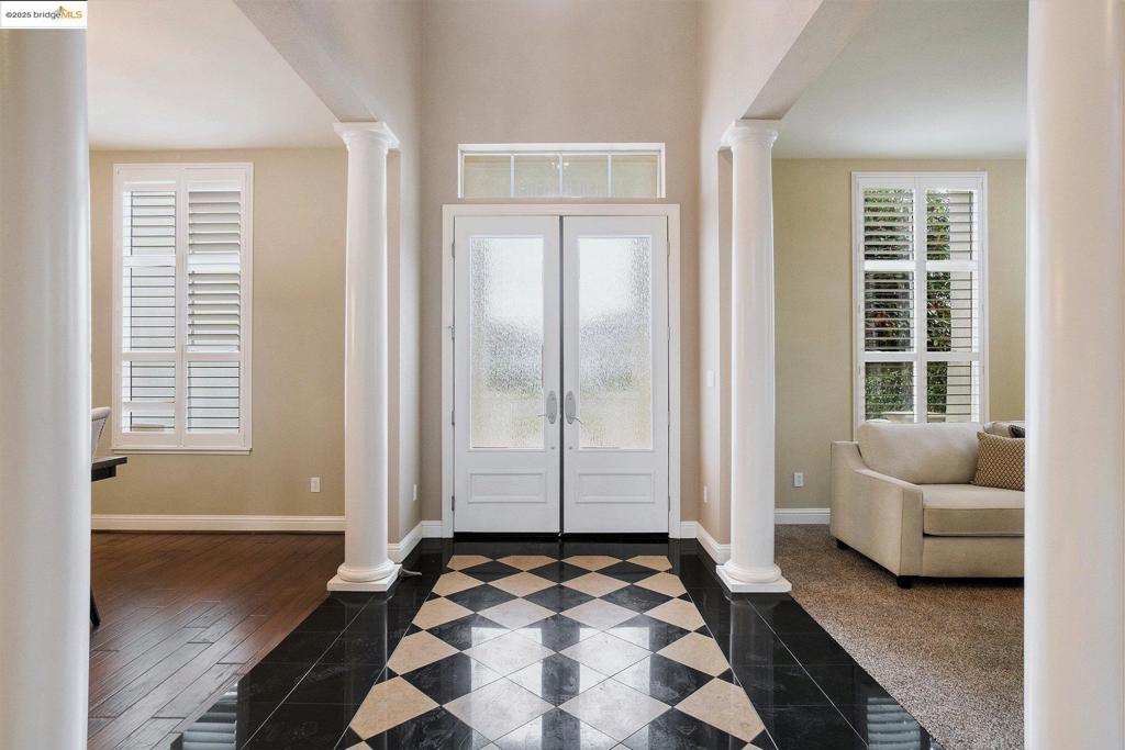 1914 Table Mountain Way Property Photo 7