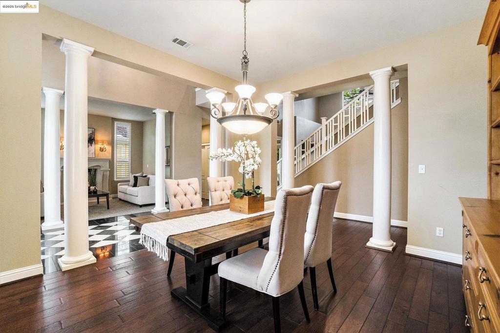 1914 Table Mountain Way Property Photo 9