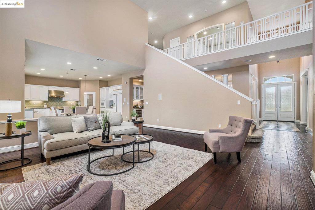 1914 Table Mountain Way Property Photo 11