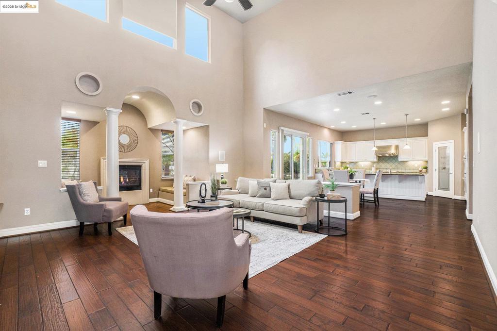 1914 Table Mountain Way Property Photo 13