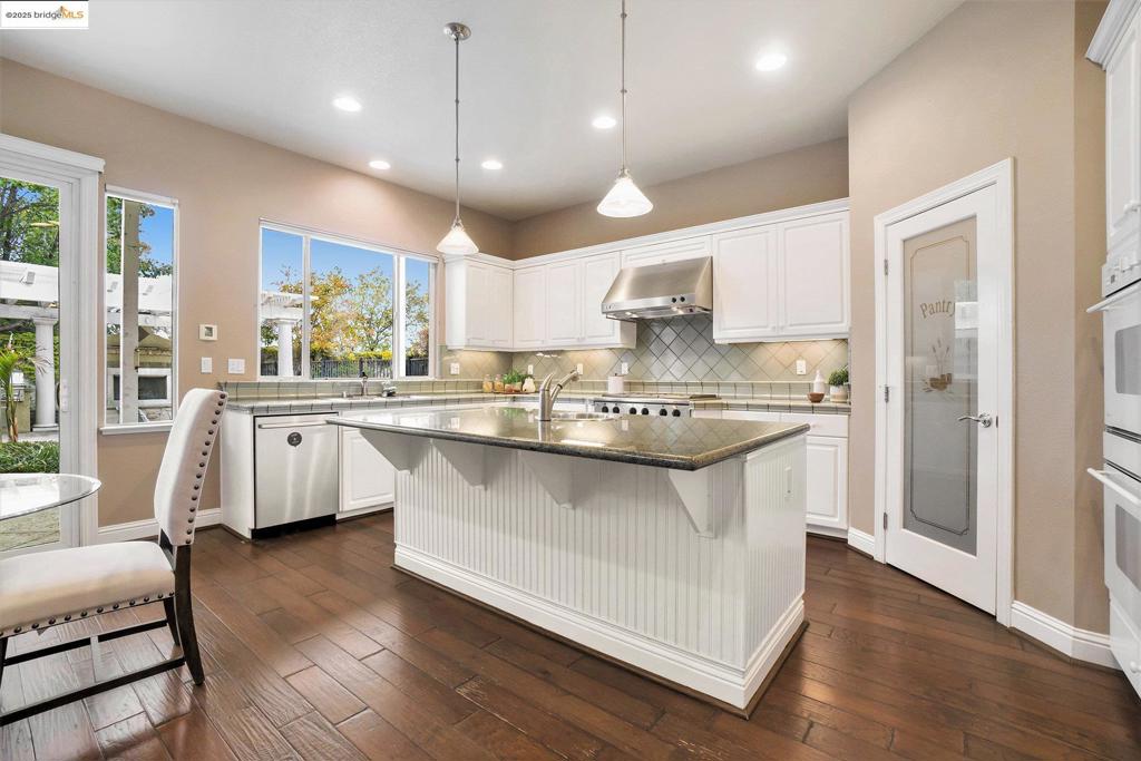 1914 Table Mountain Way Property Photo 15