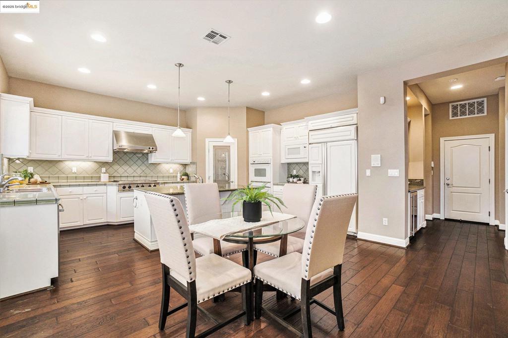 1914 Table Mountain Way Property Photo 17