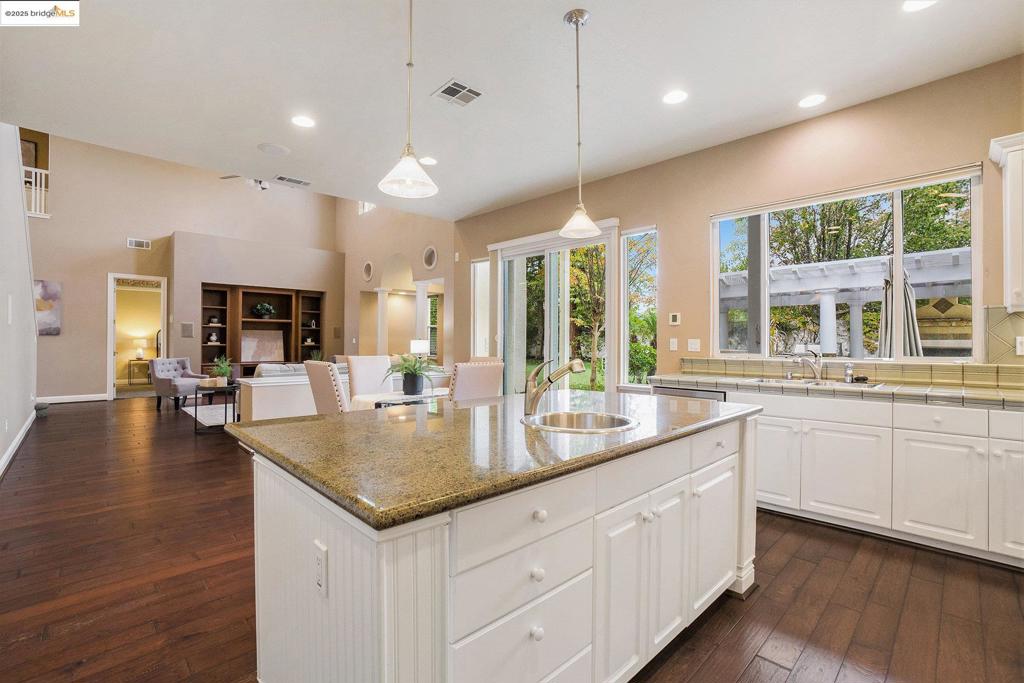 1914 Table Mountain Way Property Photo 18