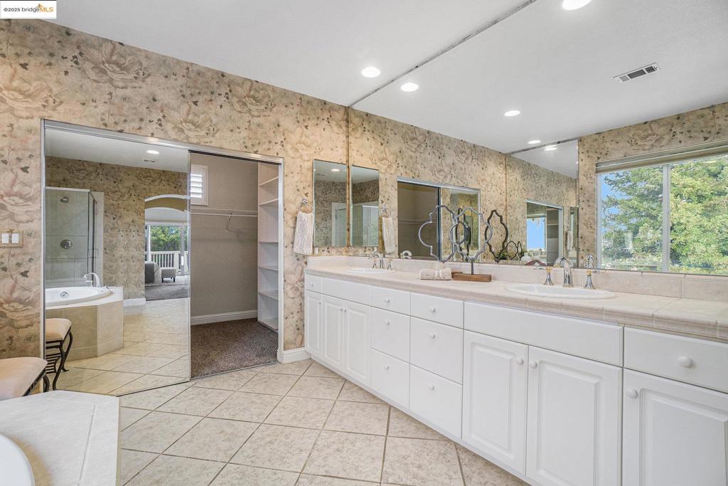 1914 Table Mountain Way Property Photo 31