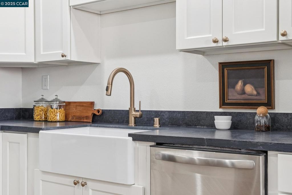 943 Matterhorn Court Property Photo 1