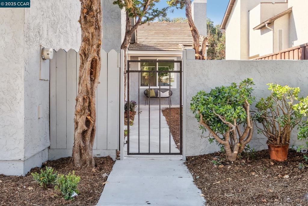 943 Matterhorn Court Property Photo 5