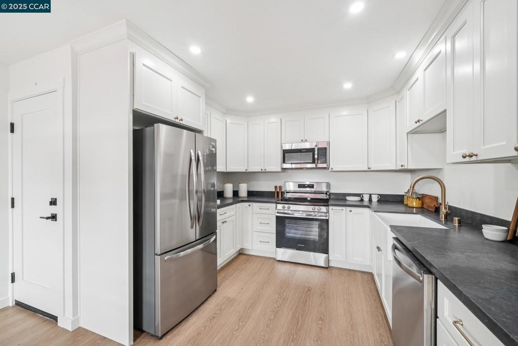 943 Matterhorn Court Property Photo 21