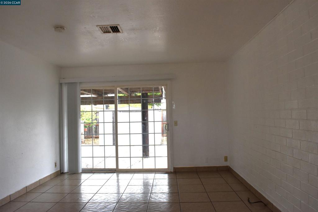 130 Kennison Ct. Property Photo 3