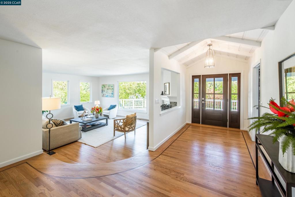 1600 Shangri La Ct. Property Photo 4